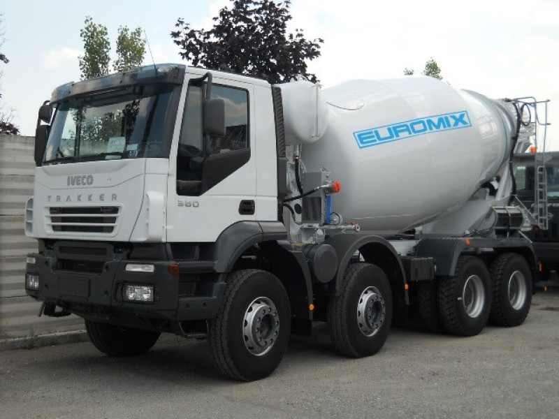 CAMION IVECO 8X4